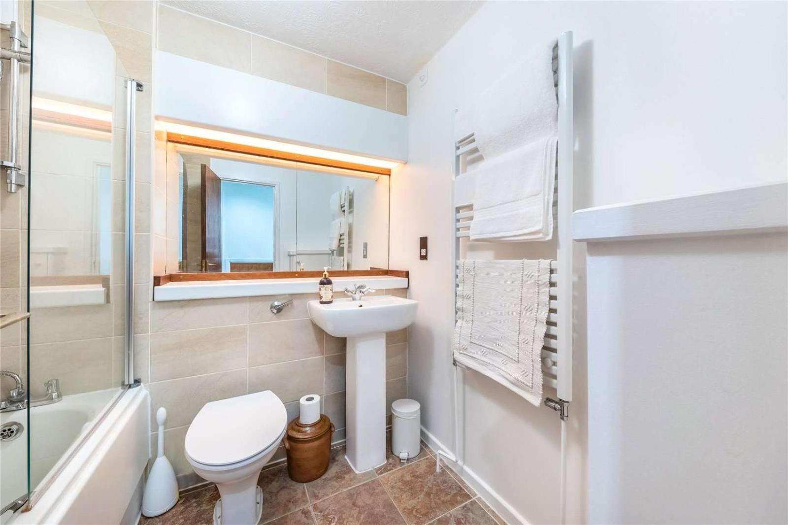 Bright & Smart 2 King-sized Bedroom Haven By The Thames & Battersea Park Appartement Londres